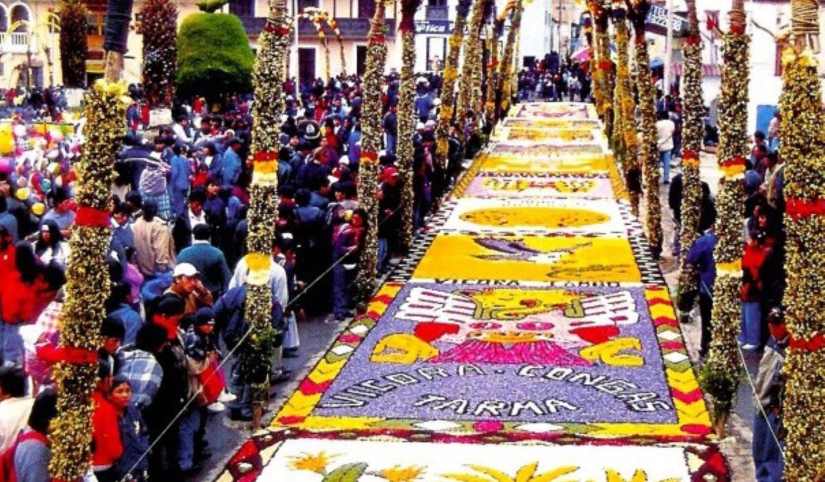 Las alfombras por Semana Santa son un tradición, pero en Tarma destaca porque se hacen exclusivamente con flores (Foto: Andina)