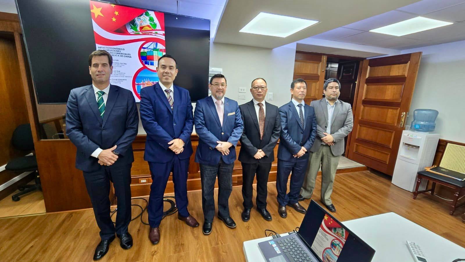 Como congresista, José Jerí invitó al empresario Zhihua Yang para el evento “El impacto económico en las relaciones bilaterales comerciales entre el Perú y la República Popular China”, realizado el 4 de octubre del 2024.