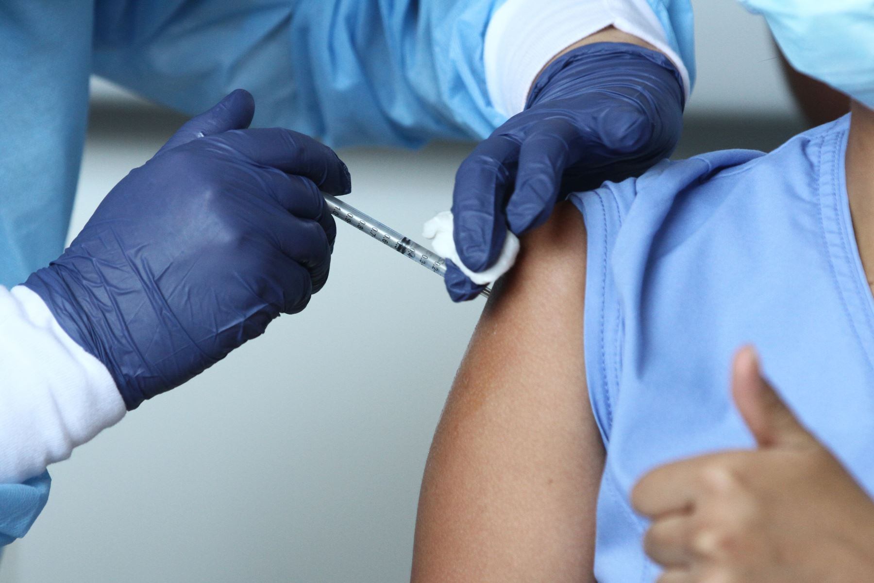 El proceso de vacunación contra el COVID-19 en Perú avanza de forma rápida y cada vez se van incorporando más rango de edades y grupos poblacionales al plan de inmunización a nivel nacional (Foto: Andina)