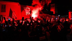 Hinchas de Universitario realizaron impresionante banderazo en Cusco en la previa del partido contra Garcilaso | VIDEO