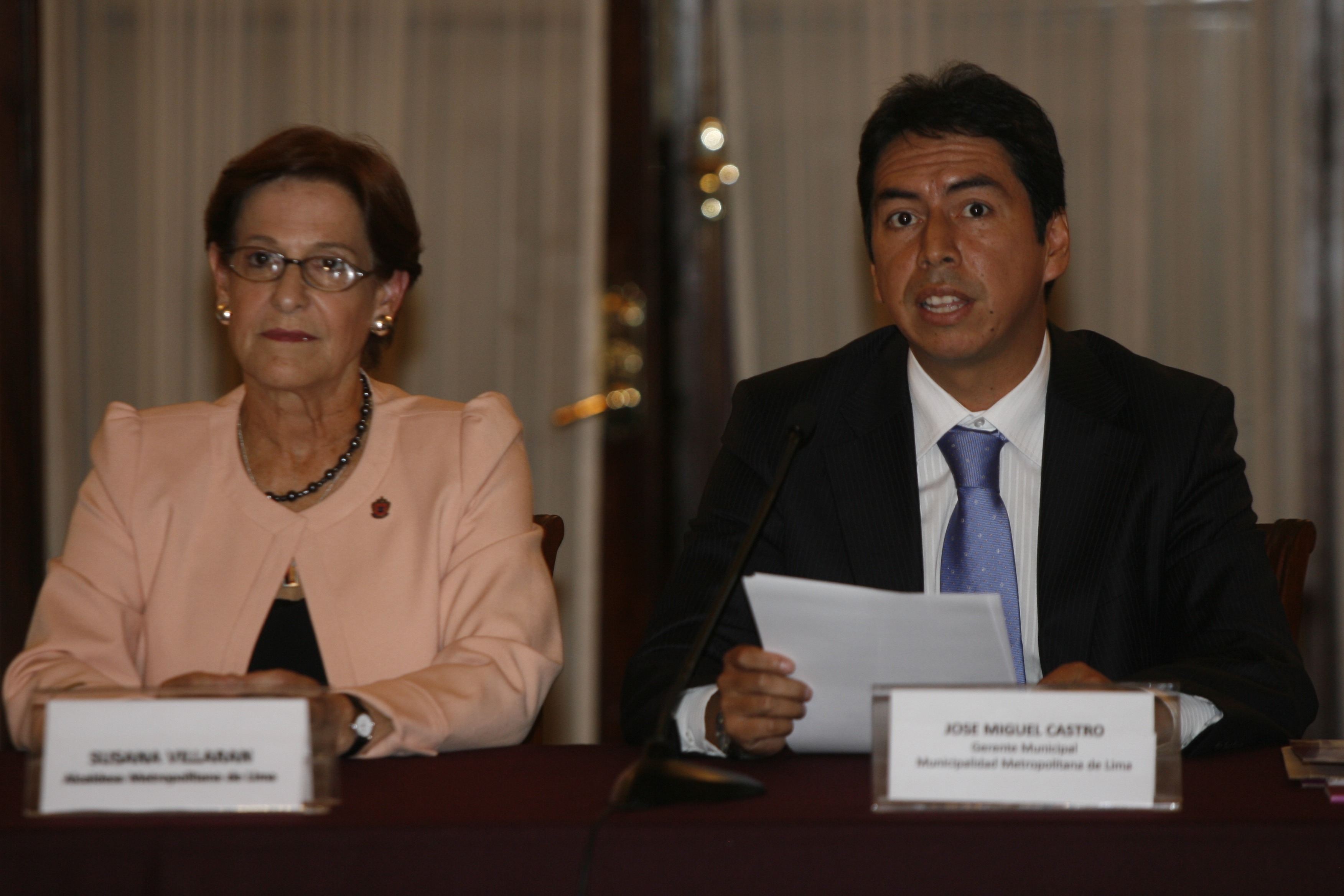 08 de abril de 2013. Villarán brinda una conferencia de prensa junto a su entonces gerente municipal José Miguel Castro. (Foto: Archivo El Comercio)