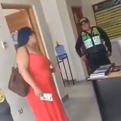 Profesora golpea a madre de familia en Tumbes y humilla a policía