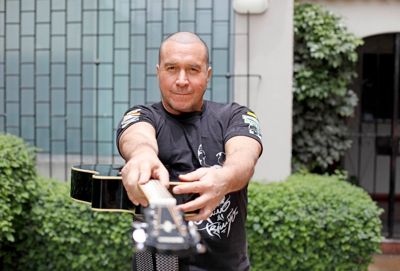 En los años 80, iba contratado a cantar a la selva y lo trasladaban en una avioneta (Foto: César Bueno)