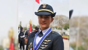 Papá de alférez desaparecida se quiebra tras llamada sobre su hallazgo: “Está en una lancha, no puede hablar”