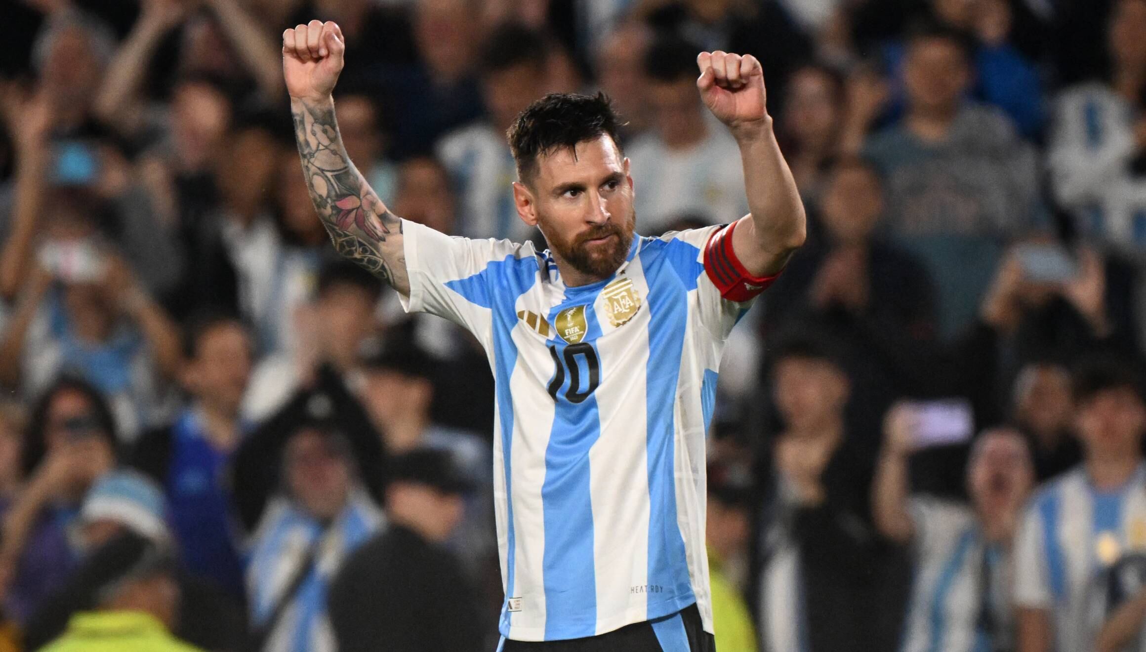Lionel Messi brilló con tres golazos en este nuevo triunfo de la Albiceleste en las Eliminatorias al Mundial 2026. (Foto: AFP)