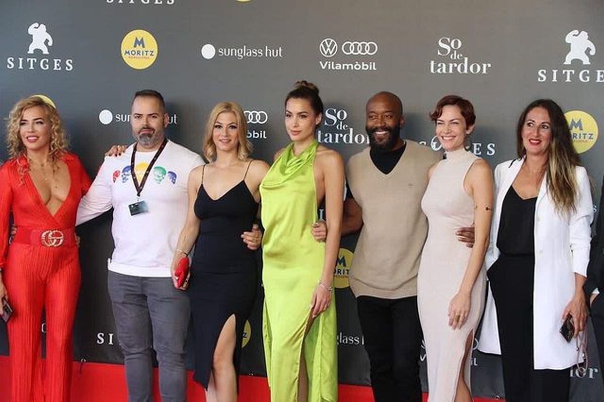 Junto al reparto de actores que comparte créditos en "Vampiras: the brides" (Foto: Milett Figueroa / Instagram)