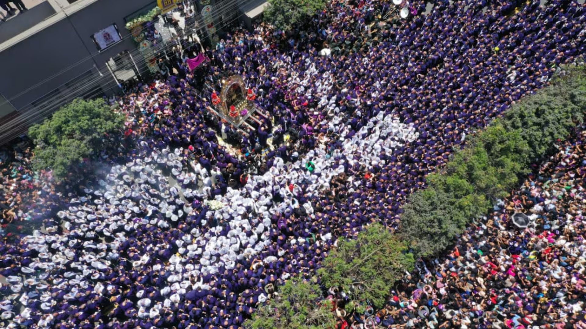 Exactamente, desde el mediodía, salió la imagen en procesión