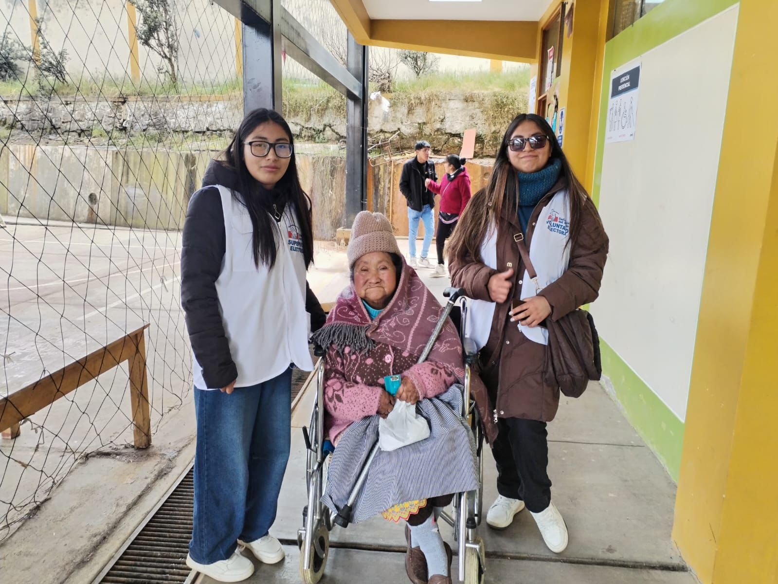 La Defensoría del Pueblo brindó ayuda a los adultos mayores.