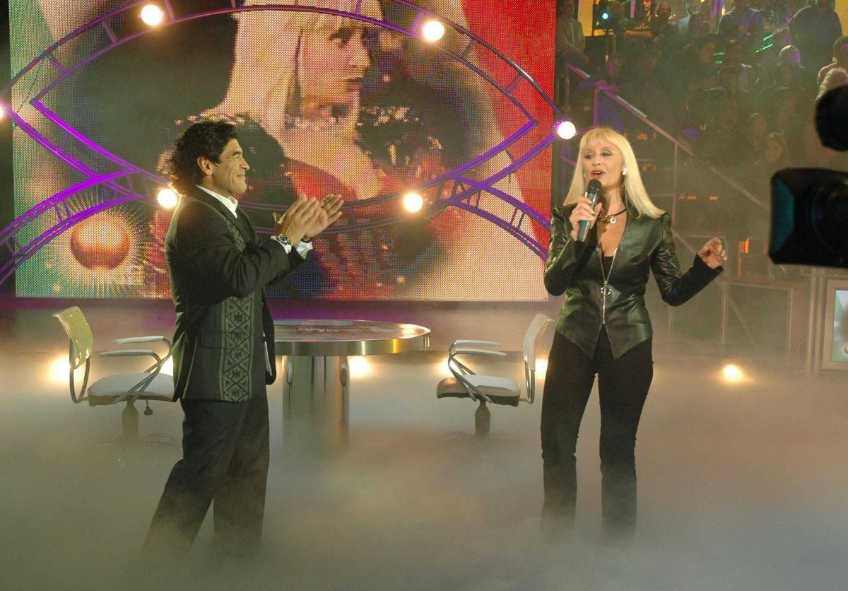 En el 2005, Diego Maradona lo recibió en su programa en Argentina: "La Noche del 10" (Foto: AFP)