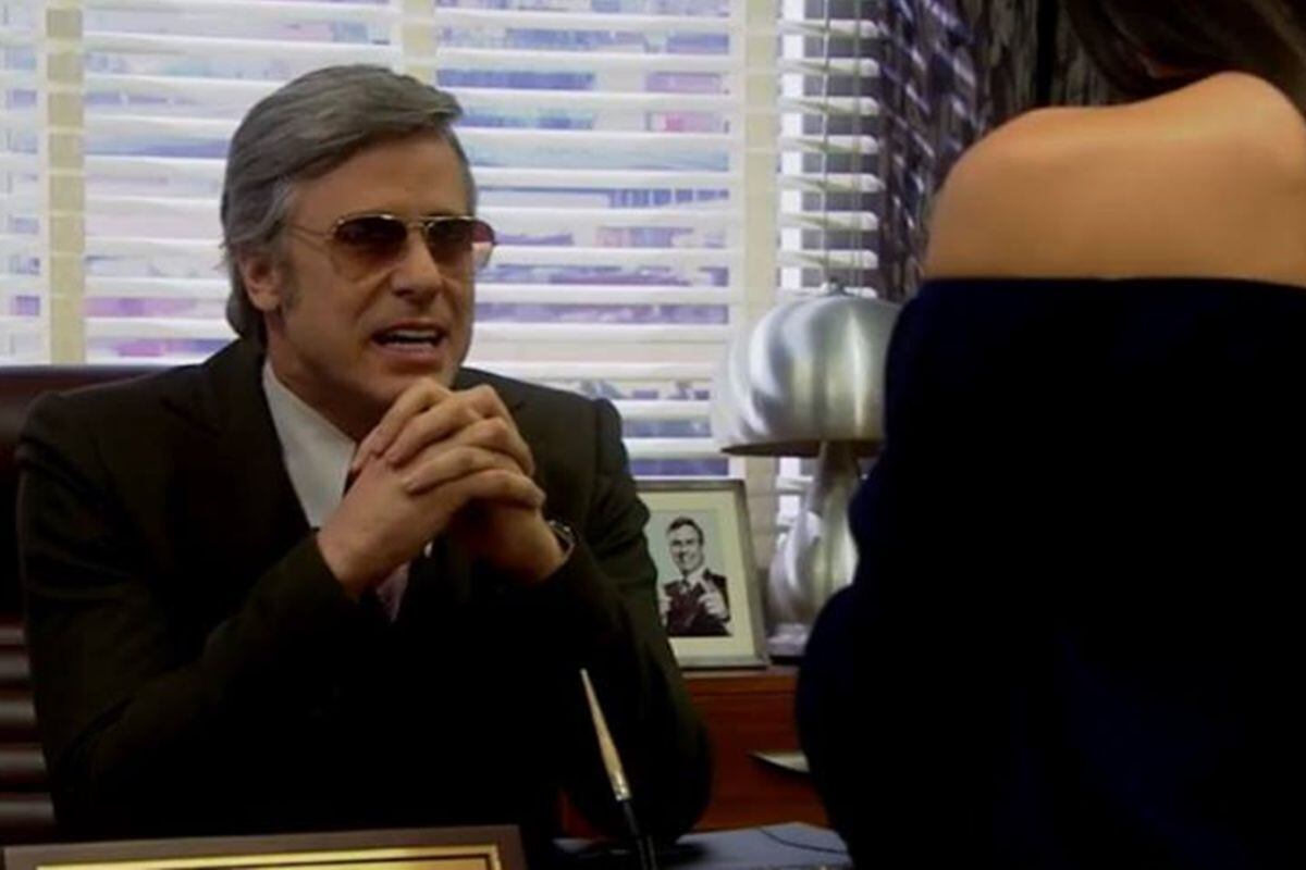 Luis Felipe Sandoval es el famoso empresario y político de “De vuelta al barrio”. El personaje es interpretado por el actor Diego Bertie (Foto: TV GO)