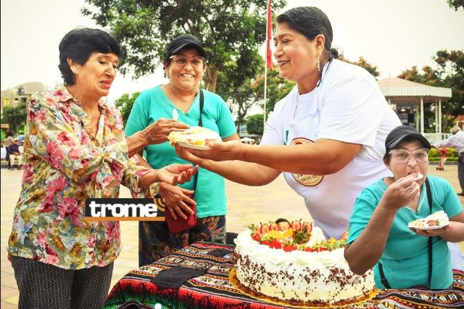 Mechita cuenta su historia de esfuerzo y el apoyo a otras mujeres a través de UNACEM. (Isabel Medina / Trome).