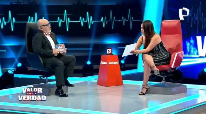 Melissa Klug y Beto Ortiz en El Valor de la Verdad.