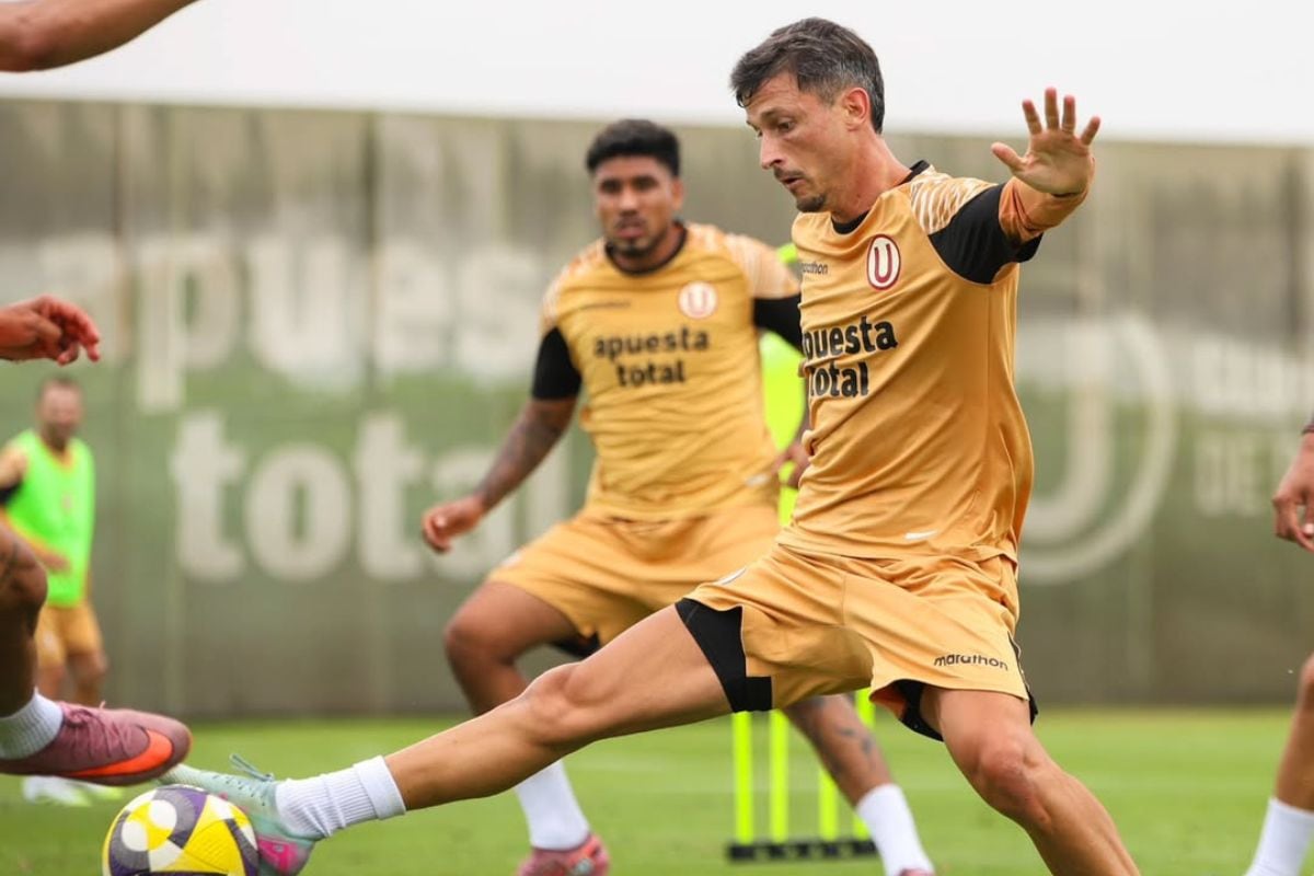 Héctor Fértoli estaría mas de seis semanas en rehabilitación (Foto: @Universitario)