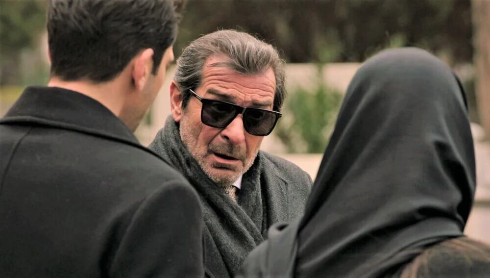 Yekta en el funeral de Zafer (Foto: Ay Yapım)