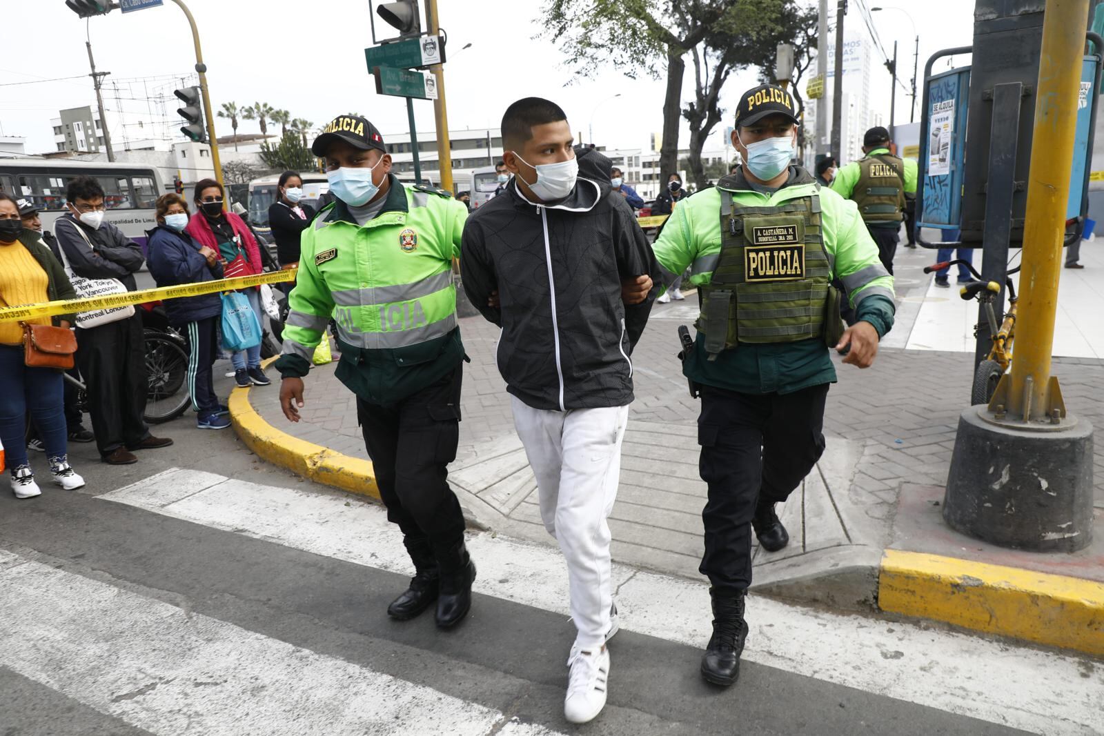 Fueron llevados al Depincri del distrito para las pesquisas. | Foto: Eduardo Cavero