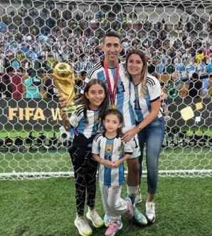 También estuvieron presente en la coronación del "Fideo" (Foto: Ángel Di María / Instagram)