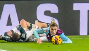 Oliver Sonne cometió penal en el último minuto, en su debut con el Burnley en la Championship | VIDEO