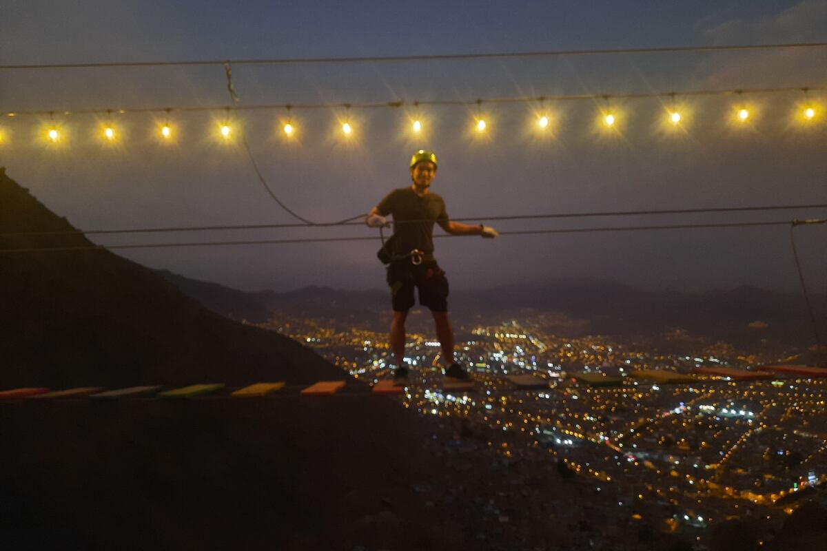 Visitantes del puente colgante más alto de lima son caseritos del patio de comidas. Foto: Facebook.