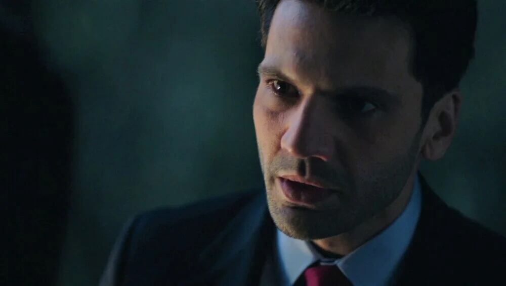 Ilgaz descubre que había una tercera persona en el asesinato de Engin en "Secretos de familia" (Foto: Ay Yapım)