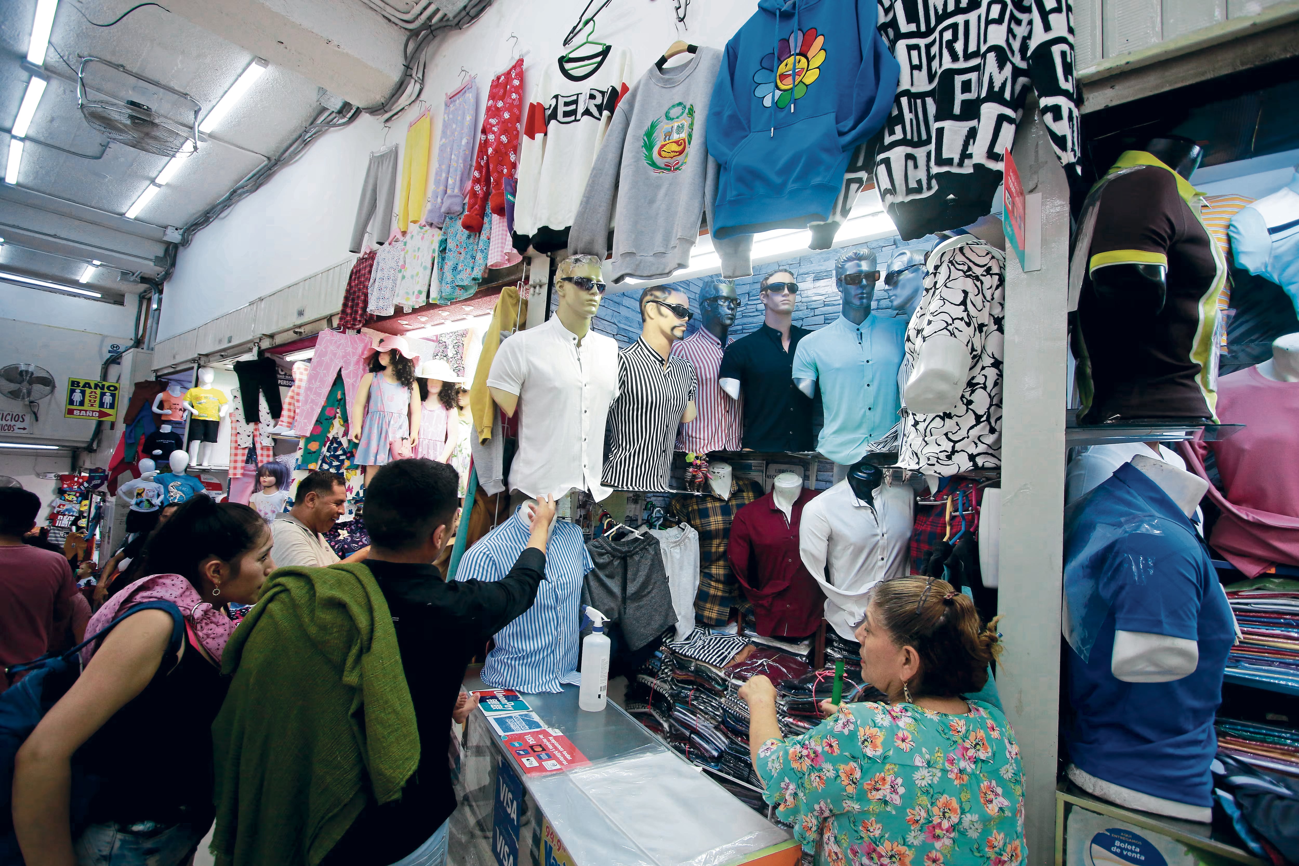 Ausencia de clima frío afectan las ventas de casacas y chompas.