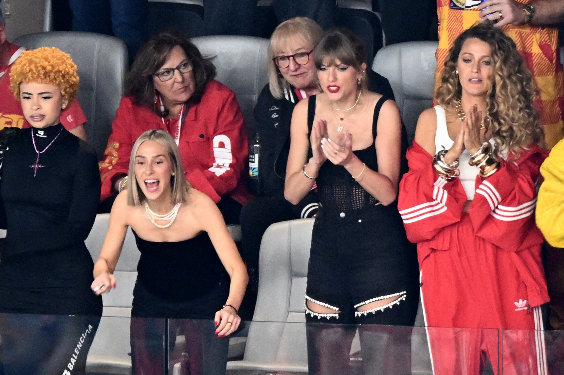 Taylor Swift en el Super Bowl LVIII entre Kansas City Chiefs and the San Francisco 49ers, en Allegiant Stadium en Las Vegas, Nevada. (Photo by Patrick T. Fallon / AFP)