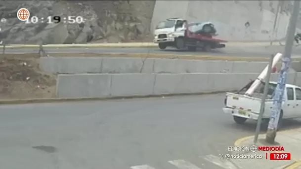 Grúa pierde el control y vuelca en Pasamayito. Foto: América noticias