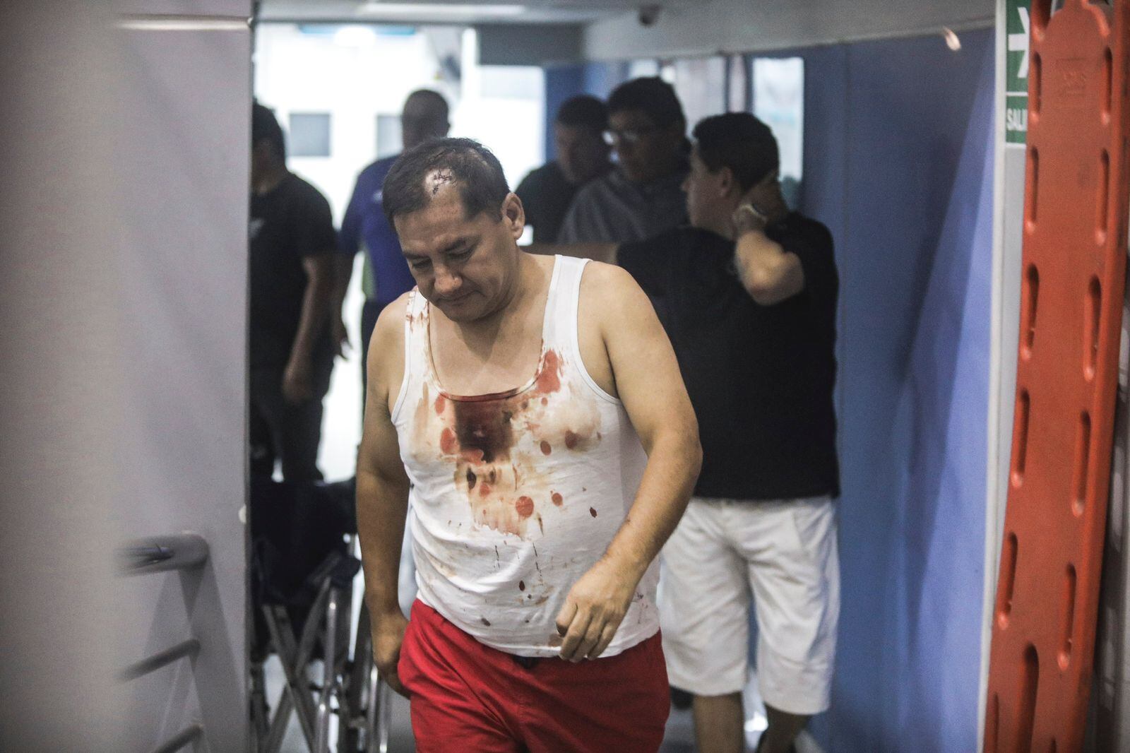 En mayo de este año, el alcalde de comas, Ulises Villegas, fue agredido por delincuentes cuando se encontraba en un grifo en Comas. Fotos: Joel Alonzo/ @photo.gec