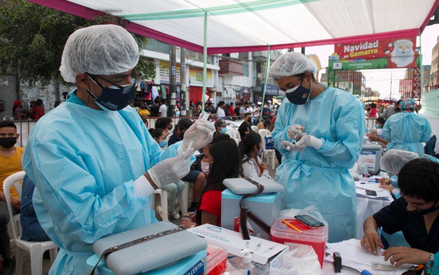 La vacunación contra el coronavirus a nivel nacional sigue avanzando. Mayores de 12 años pueden acceder a las dosis. (Foto: Eduardo Cavero).