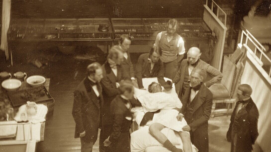 En 1846, por primera vez en el mundo se aplica la anestesia, en este caso para la extracción de una muela.