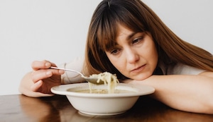 ¿Cuáles son las señales de alerta y los cuidados que debe recibir un paciente con trastornos de la conducta alimentaria?