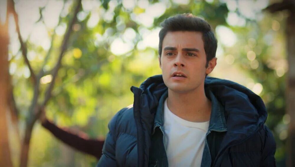 Ömer decepcionado de Sengül en la telenovela turca "Hermanos" (Foto: NG Medya)