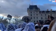 París se vistió de morado: así fue la procesión del Señor de los Milagros
