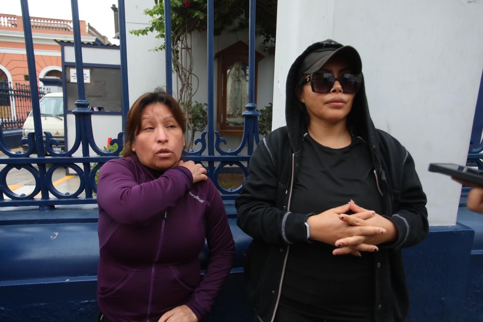 Familiares de la víctima.