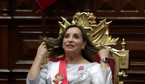 Presidenta de adorno y Congreso impresentable en Piqueítos de El Búho