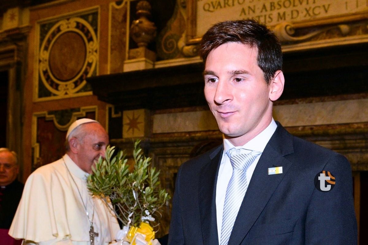 LIonel Messi recibió planta de olivo de Francisco previo a amistoso con Italia (Foto: AFP)