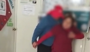 Pánico en Junín: Hombre rompe mampara de centro de salud, toma de rehén a obstetra y amenaza con cortarla con pedazo de vidrio