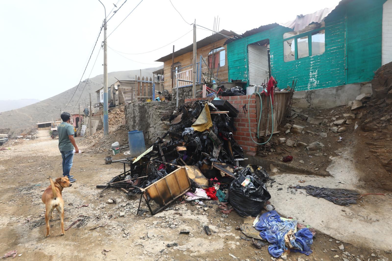 Familia lo perdió todo tras incendio provocado. | Foto: Gonzalo Córdova