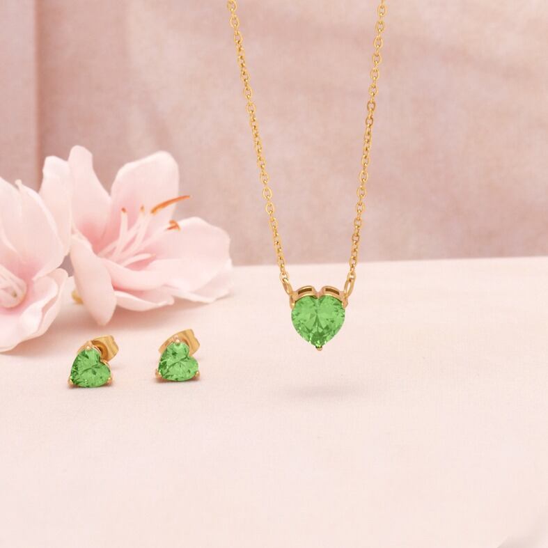 La joyas son de acero 316L que hacen que las piezas sean hipoalergénicas.