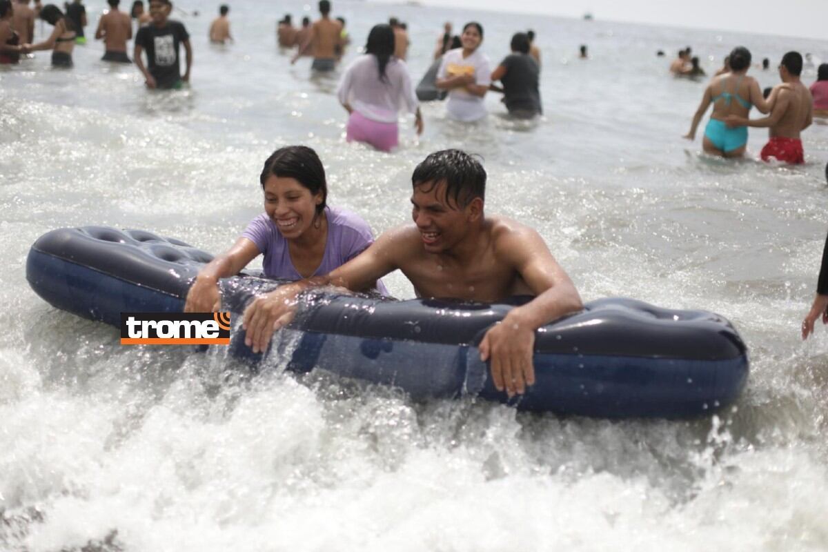 Muchas familias compartieron día playero durante el primer día del 2023. Temperatura en Lima se sigue elevando. (Foto: Julio Reaño / Trome).