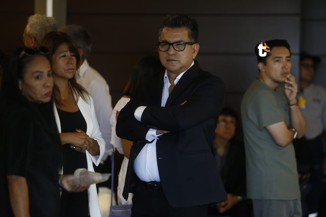 Hernán Vidaurre presente en el velorio de Manolo Rojas. (César Campos / @gec)