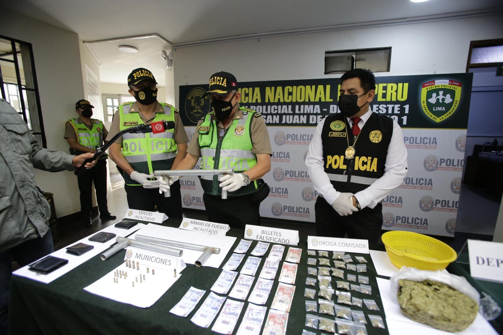 Conferencia de prensa realizada por la Policía Nacional.