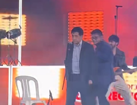 Juez Richard Concepción Carhuancho demostró su vena rockera. (@yuhana.hirpanocca.h)