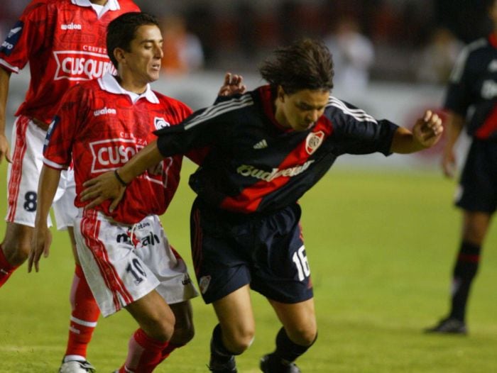Marcelo Gallardo contra Paolo Maldonado. (USI)