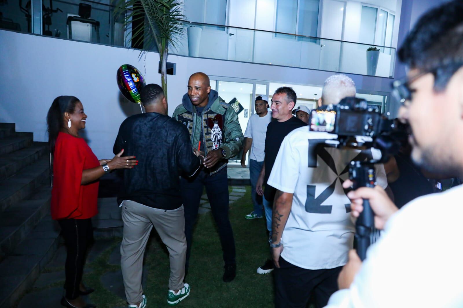 Cuto cuenta cómo celebró el cumpleaños de ‘La Foquita’ en ‘La caliente’, la discoteca privada de su sobrino Jefferson Farfán. (Fotos: Jefferson Farfán)