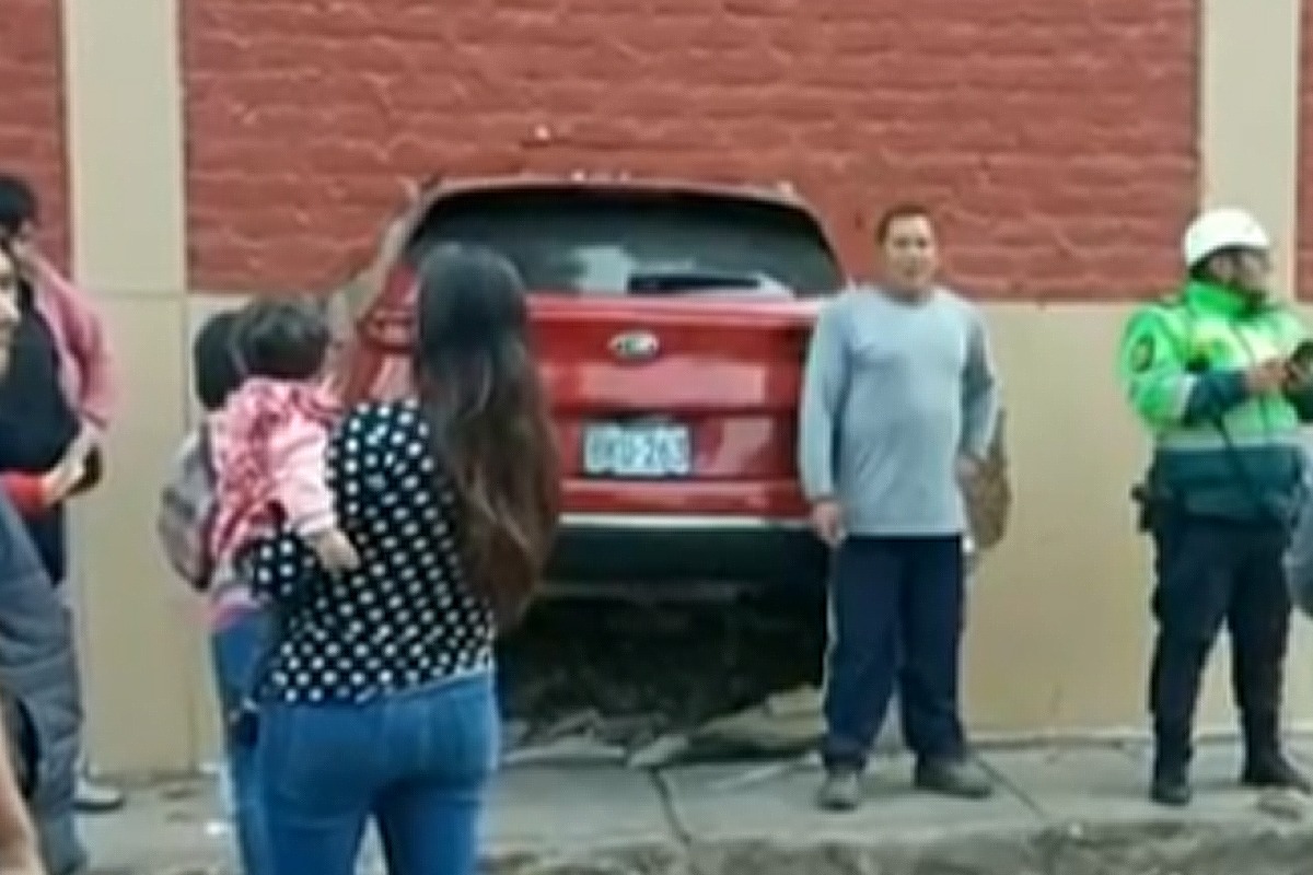 El accidente ocurrió cuando la m,andre se dispuso a recoger a su hijo del colegio.