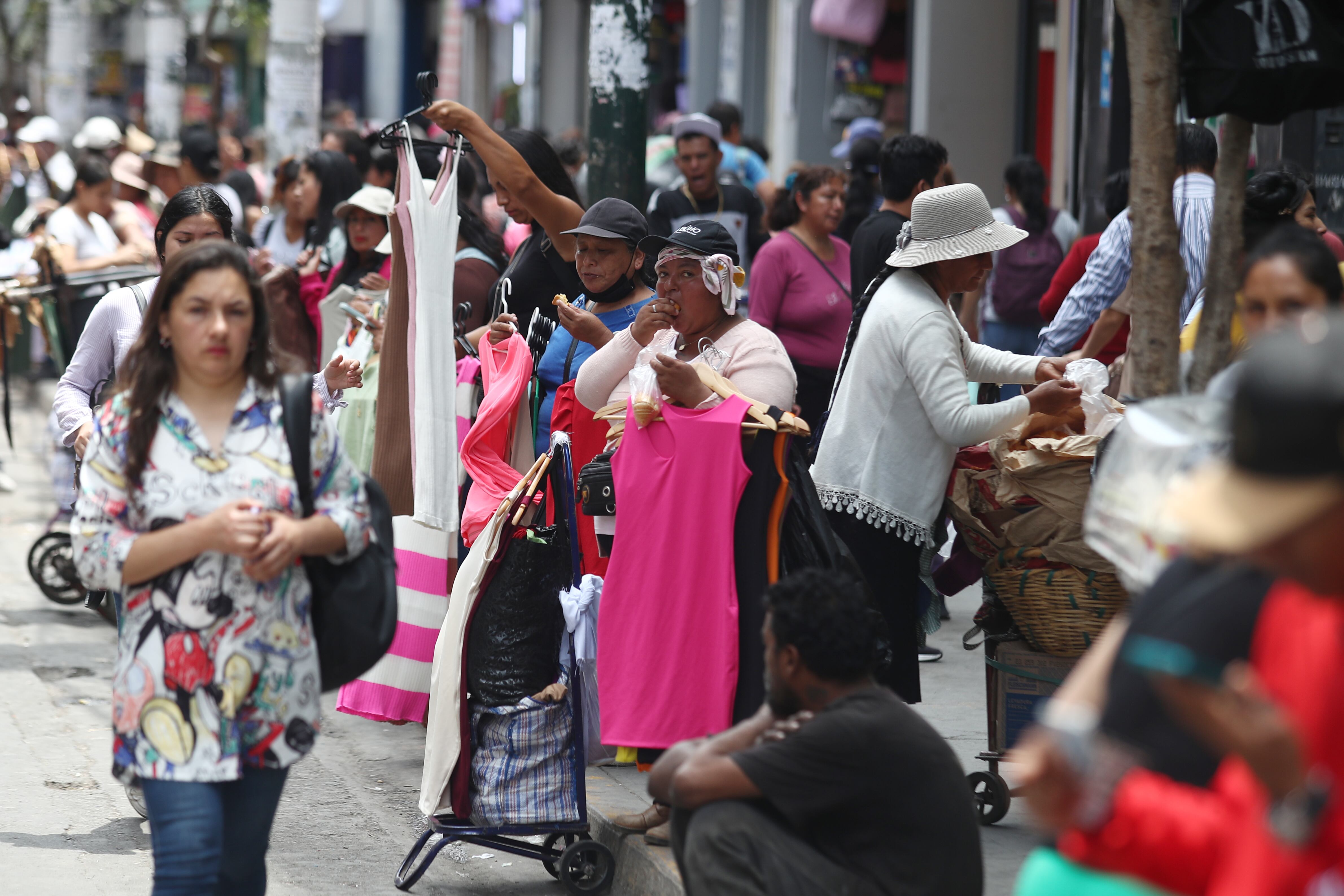 Entre los peruanos hay una sensación de pesimismo por la crisis económica y el aumento de la delincuencia. Foto: Jorge Cerdán.