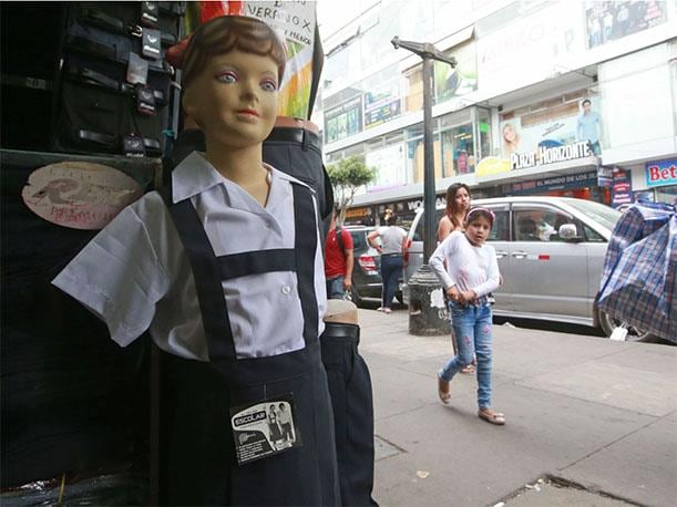 Perú. En Gamarra se venden los uniformes escolares desde 35 soles. (Foto: Agencia Andina)