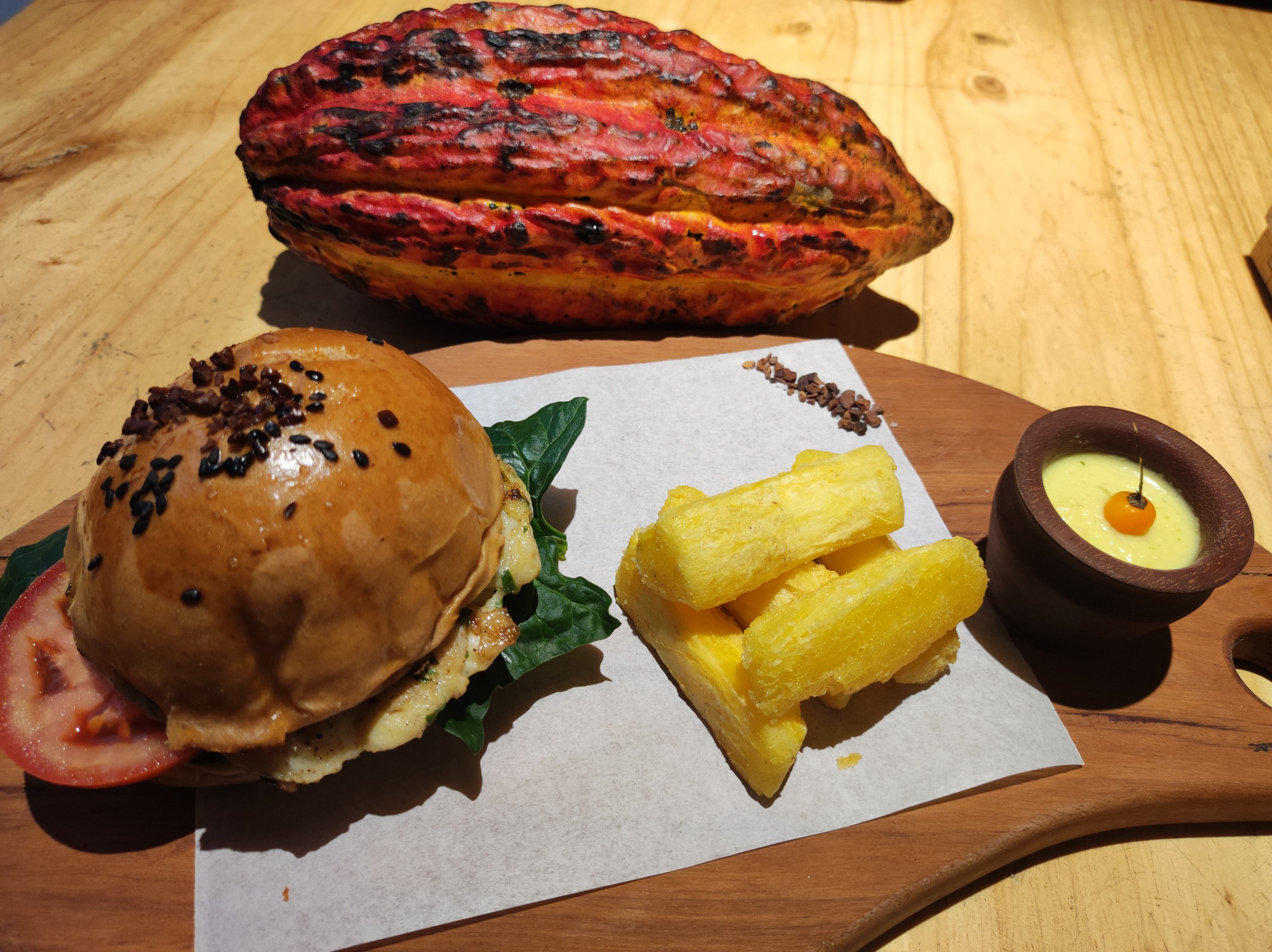 En la carta de Ukaw encontrarán desde bebidas calientes, platillos y postres hechos con cacao y licores.