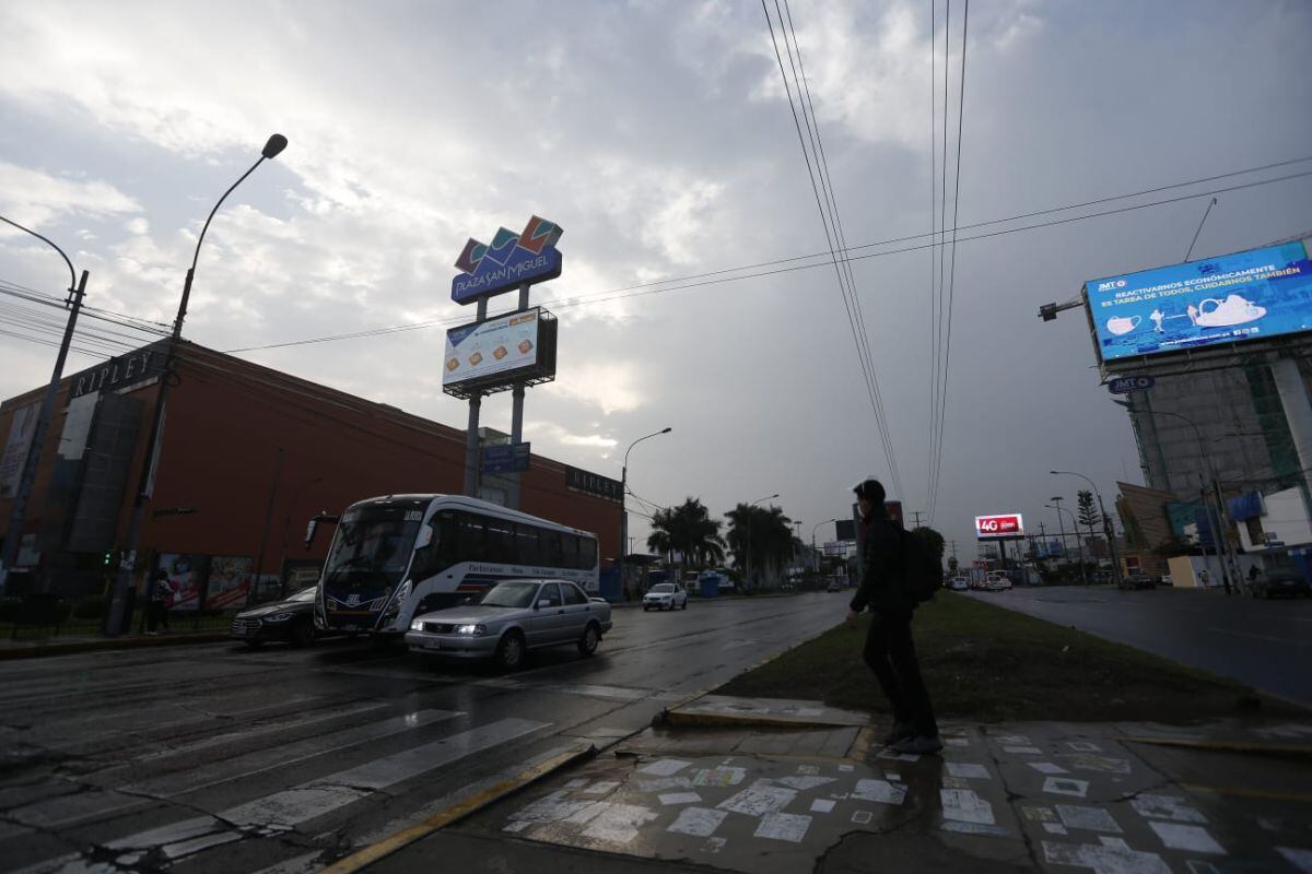 Truenos y relámpagos en Lima se registraron esta mañana. Foto: Jorge Cerdan/@photo.gec