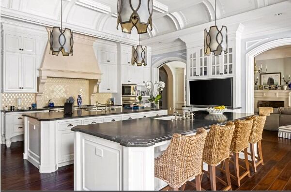 Su cocina en dos tonos (Foto: The Grosby Group)